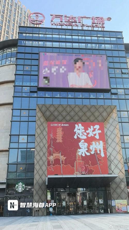 但是她的合同还有3年半才到期,商场内有十几家教育机构涉及上千名学生